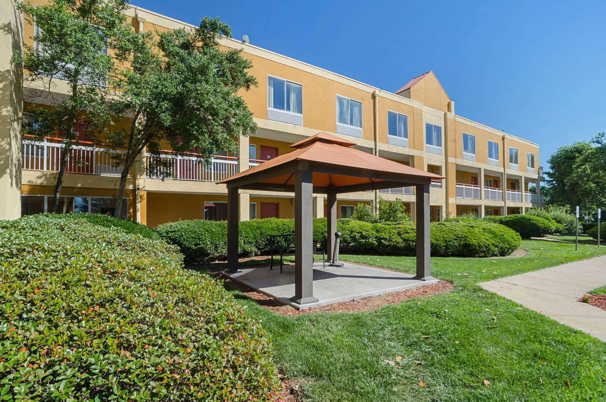 Surestay Plus Hotel By Best Western Durham Medical Center Экстерьер фото