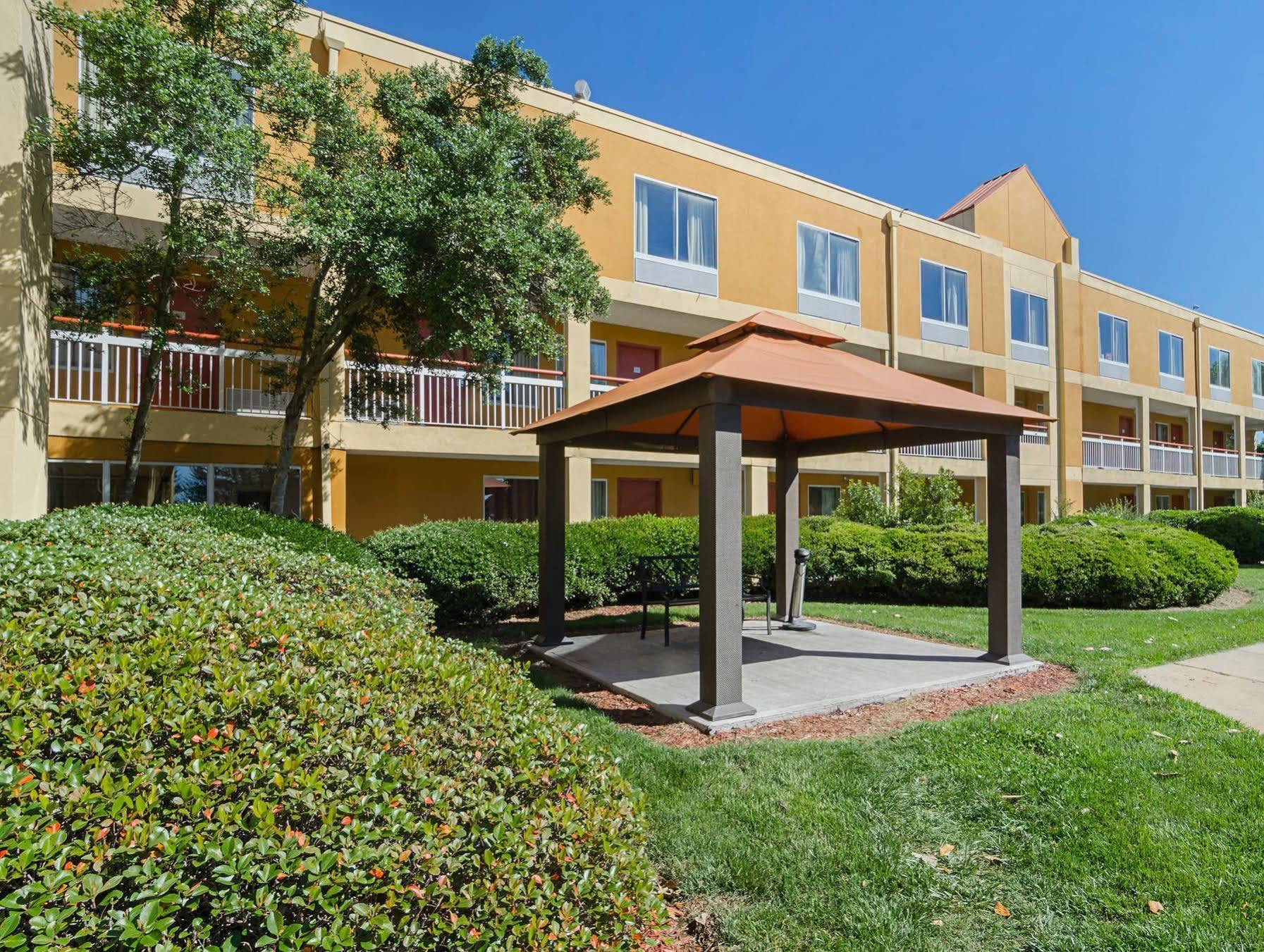 Surestay Plus Hotel By Best Western Durham Medical Center Экстерьер фото
